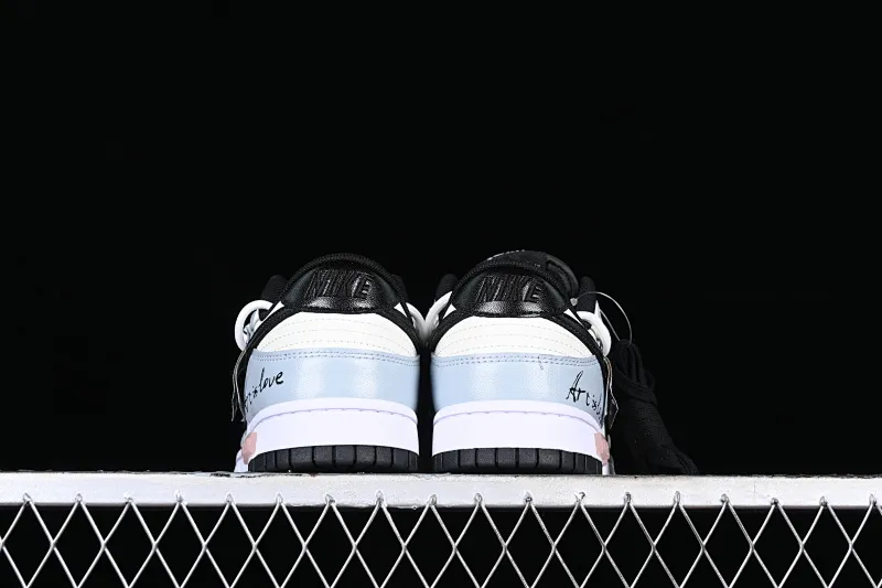 All Categories Nk SB Dunk Series Nk SB Dunk Low Low-top sneakers Customized large box Nk Dunk Low Panda Prank-The Art of Love SB strappy low-top casual sneakers DD1391-100